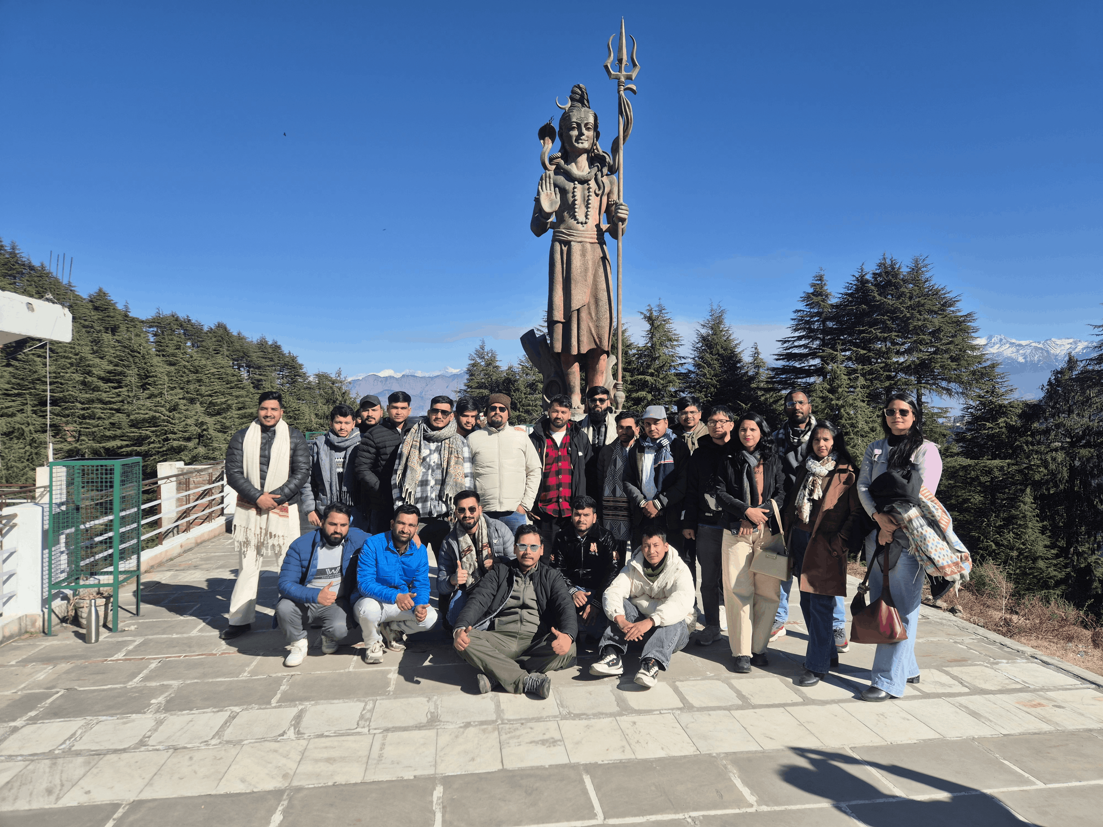 Mountain Getaway — Team journey · Himachal